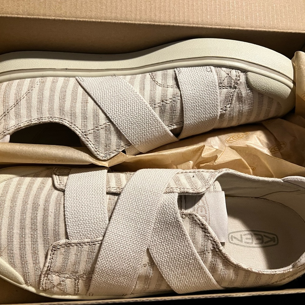 Keen women’s size 11, new in box